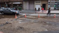 La rotura de una tuber�a deja sin agua buena parte de Vilagarc�a