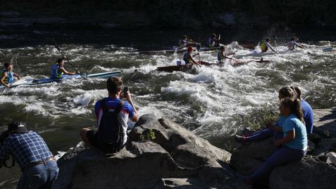 Fiesta de la piragua en el Sil.M�s de trescientos participantes y numerosos p�blico disfrutaron del descenso internacional