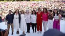 La lder de Sumar y candidata, Yolanda Daz (3i), junto (i-d) a Pablo Bustinduy (i), la exalcaldesa de Barcelona Ada Colau, la actriz Marisa Paredes, la activista Carolina Elas, la portavoz de Mas Madrid, Mnica Garca, Carla Antonelli, la portavoz federal de Izquierda Unida, Sira Rego, y la secretaria general de Podemos y ministra de Derechos Sociales, Ione Belarra, participa este viernes, en el cierre de campaa electoral del partido Sumar, en el anfiteatro Tierno Galvn de Madrid.