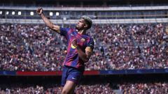 Ronald Araujo celebra el gol de la victoria del Barcelona ante el Rayo Vallecano.