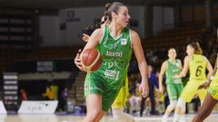 La p�vot ourensana Raquel Carrera, con la el�stica del Baloncesto Araski.