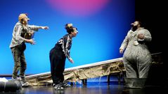 Teatro Para�so abri� las representaciones de la MOTI con  Vuela si puedes 