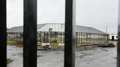 La nave abandonada de O Ceao donde la policía piensa que Eloy Castro tenía un falso concesionario de John Deere.