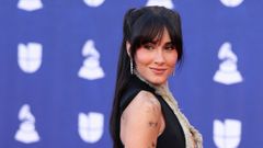 Aitana posa en los Latin Grammy. 