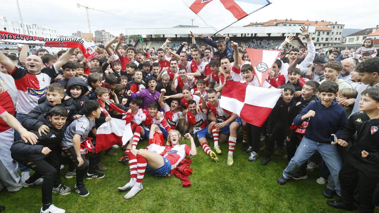 La Voz regalará el jueves el póster gigante del ascenso del Arousa