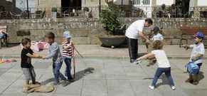 Ayer en Celanova, los ni�os estuvieron en la Plaza Mayor y disfrutaron de diversos juegos. 