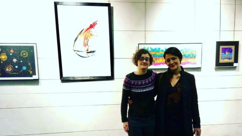 Eva Fern�ndez junto a Arantxa Villalba en la exposici�n