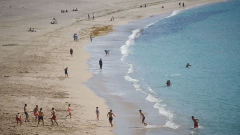 Vista de la playa del Orz�n esta tarde