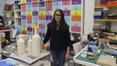 Rosa Rodrguez inagur su taller de artesana, en el que da tambin cursos, hace justo un ao. Cuenta que lo ms difcil de emprender fue la parte burocrtica: Al principio hubo mucho papeleo y gastos imprevistos. Ahora se me pasan aqu las horas volando, pero ese momento en el que te llaman de la gestora y te dicen que hay que presentar las facturas te devuelve a la realidad.