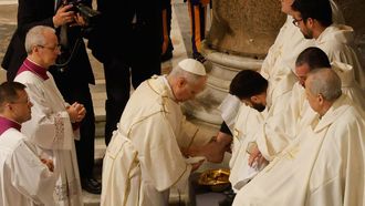 El papa en el acto religioso del lavado de pies con motivo de la Semana Santa