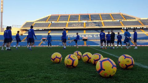 Los jugadores del Oviedo en el Rico Prez