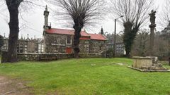 El terreno se ubica junto a la iglesia parroquial de A Gra�a.