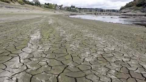 El embalse de Belesar afectado por la sequa en el 2017