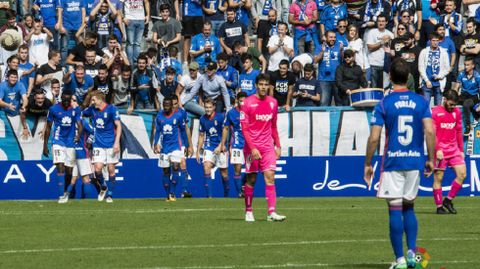 Los jugadores del Real Oviedo celebran el 2-0