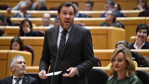 El ministro scar Puente, durante su respuesta en el Senado