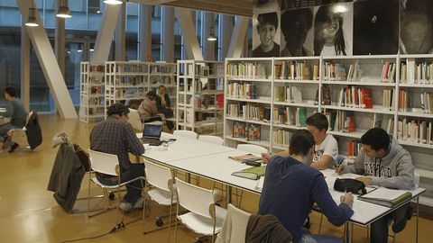 La Biblioteca Municipal gora cuenta con un amplio catlogo para sus usuarios. 