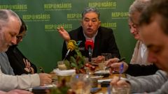 El alcalde de Pontevedra, Miguel Anxo Fern�ndez Lores, hace unos d�as en su balance del a�o con los medios de comunicaci�n