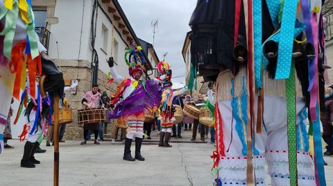 El fulin de Manzaneda particip en el desfile de entroido de Vilario de Conso