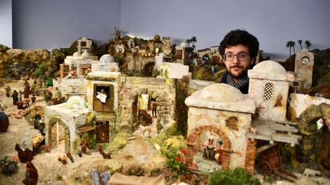 Xairo Curr&aacute;s lleva 13 a&ntilde;os mejorando su Bel&eacute;n cada Navidad