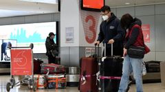 Pasajeros, recogiendo sus equipajes en el aeropuerto de S�dney