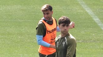 �lvaro N��ez y Javi Rodr�guez son dos de los jugadores con los que cuenta Gir�ldez para la l�nea de centrales frente al Elche.