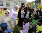 Una visita oficial a los centros San An�bal en Burela.