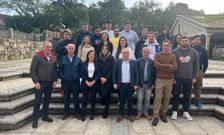 Alumnos e autoridades na inauguraci�n do obradoiro de emprego esta ma��
