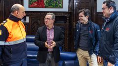 Menor, con representantes de Protecci�n Civil.