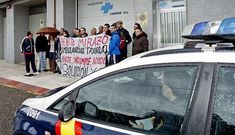 La plantilla, en huelga desde hace un mes, se concentr� ayer en la sede de Transa en la ciudad.