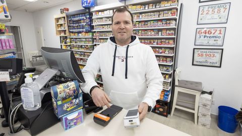 Miguel Ennes, del Estanco Casa L�pez de Laxe.