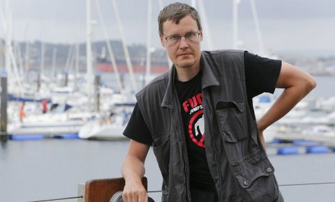 El joven ap�trida, en Marina Coru�a, desde donde intentara, infructuosamente, marcharse. 