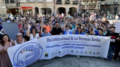 La plaza de A Peregrina acogi� la conmemoraci�n del D�a Internacional de las Personas Sordas