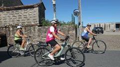 Leluca Vidal, Maril� Sieira y Mari Carmen Riveiro, listas para pedalear