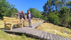 El alcalde de Poio, �ngel Moldes, visita el �rea arqueol�gica de A Caeira
