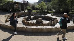 Los turistas que visitan estos d�as las termas de Outariz se las encuentran sin agua.