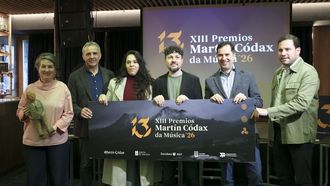 Eva Villaverde, tenenta de alcalde de Pontevedra; Pablo Buj�n, director comercias das Bodegas Mart�n C�dax; Sheila Patricia, presidenta de M�sicas ao Vivo; Xavi Castro, vicepresidente da entidade; Jacobo Sutil, director da Agadic; e Jorge Cubela, deputado de Cultura da Deputaci�n de Pontevedra, este m�rcores na sala Riquela en Santiago