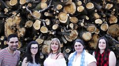 De esquerda a dereita, Chano Gonz�lez, Amaya Camino, Mar Garc�a, Carmen Cruz e Cristina Andi�n. Os cinco son seguidores de series de televisi�n de produci�n galega e ma�� participar�n na gala dos Premios Mestre Mateo que se celebrar� na Coru�a