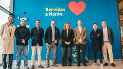 La alcaldesa y el director de Lidl Galicia, en el centro, en el nuevo local