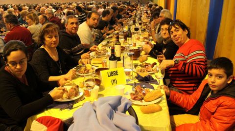 El codillo triunf� en A R�a.M�s de 800 personas degustaron codillo en el pabell�n