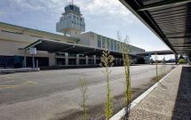La vieja terminal de Lavacolla es un gran espacio desaprovechado que Aena quiere reutilizar.
