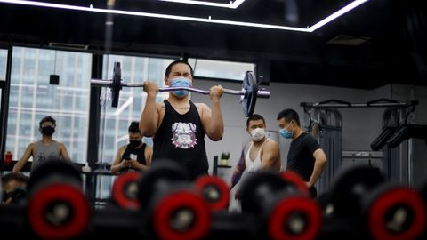 En Pekn han reabierto los gimnasios, aunque los usuarios llevan mascarilla