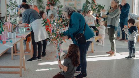Taller de ramos en Corvill�n (A Merca), en la v�spera del Domingo de Ramos.
