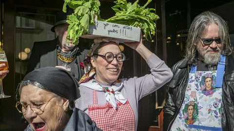 Entierro de la Cunca en Praia Xard�n (Boiro)