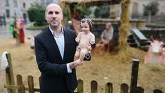 La figura desapareci� dos veces. Tras la primera J�come pos� con ella.