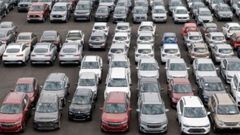 Imagen de archivo de coches de diferentes marcas en un almac�n.