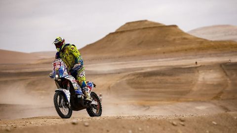 El piloto asturiano Javier �lvarez, en pleno recorrido del Dakar