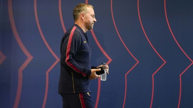 Hansi Flick, tras la rueda de prensa previa al partido ante el Alav�s en el Camp Nou.