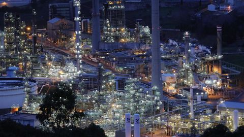 Vista de parte de la refiner�a de A Coru�a