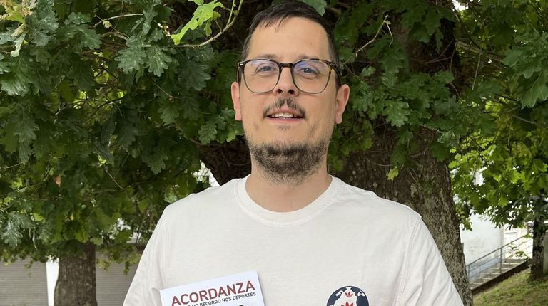 Brais V�zquez Lamazares, co seu primeiro libro.