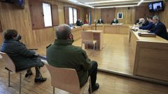 Dos de los acusados, hermanos, acudieron a la Audiencia de Lugo, mientras que la tercera compareci� desde la prisi�n de Bonxe por videoconferencia.
